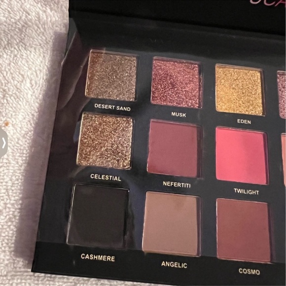 Eyeshadow palette - Picture 11 of 12